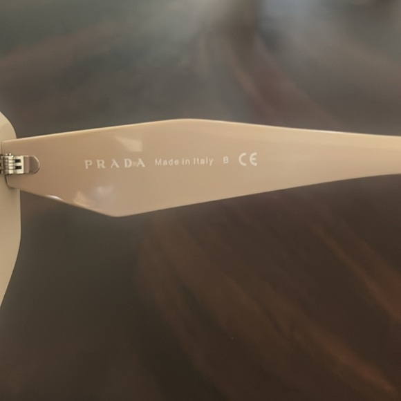 Sunglasses Prada - Picture 5 of 6